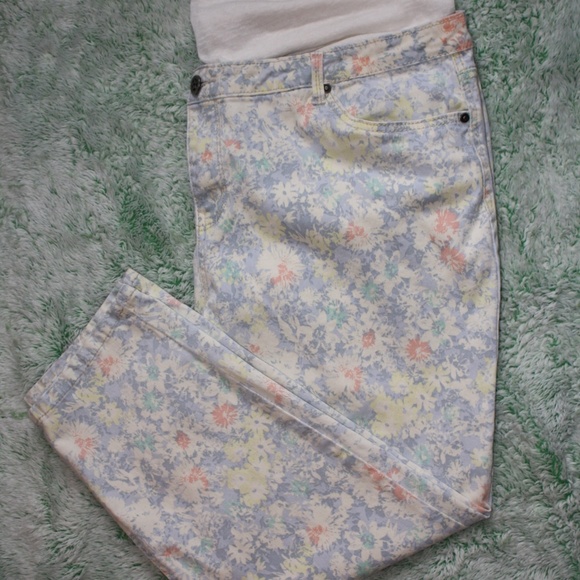 Roz & Ali Floral Ankle Jeans - Multicolor - Picture 2 of 6